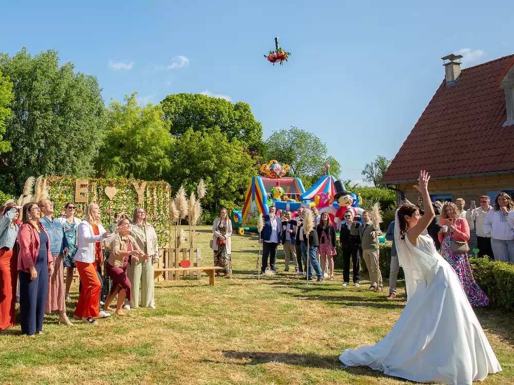 lancé-de-bouquet-mariage-arras